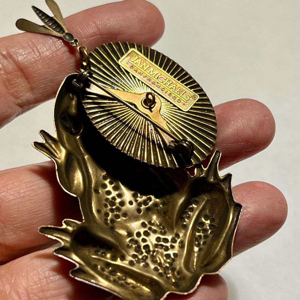 Frog on Lily pod with Pearl and butterfly Brooch by Jan Michaels San Francisco - Picture 5 of 10